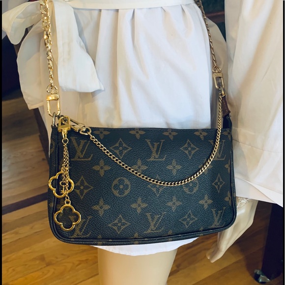 ❌❌SOLD❌❌ 💙AUTH💯LV POCHETTE SOLD OUT@LV FAB💙 - Picture 6 of 14